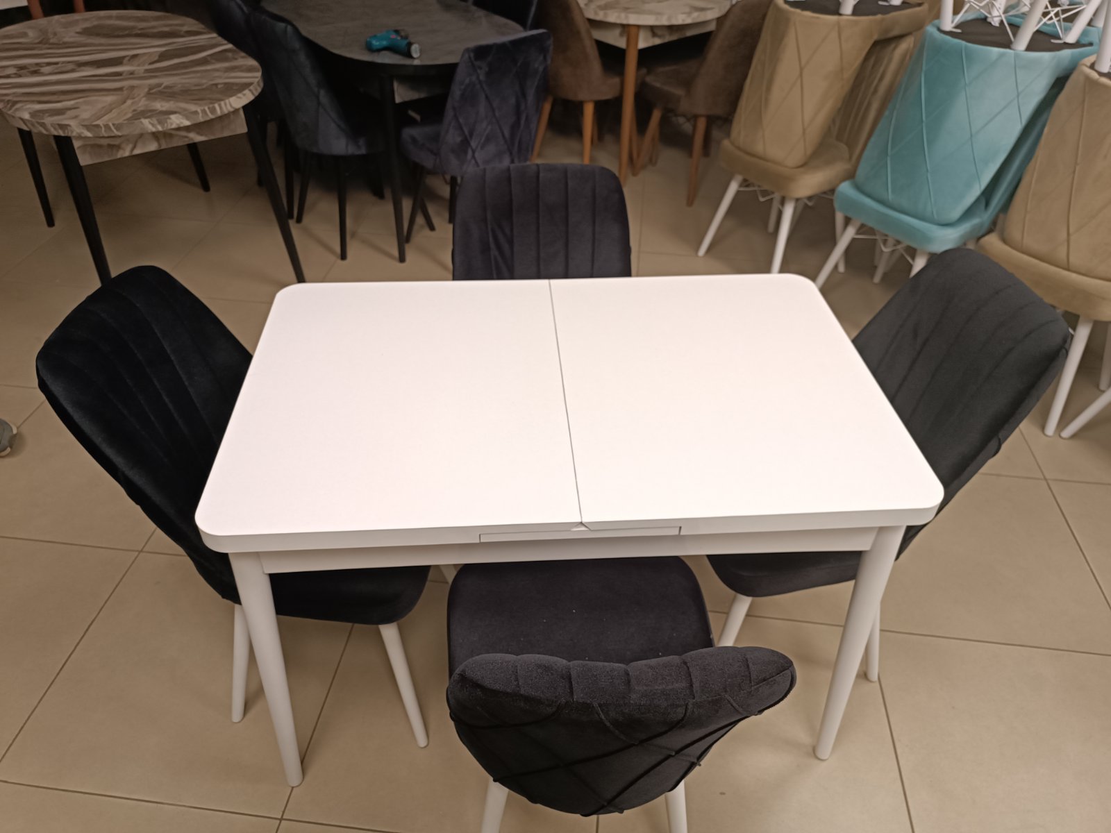 Set de masă ES 230 (4 scaune)